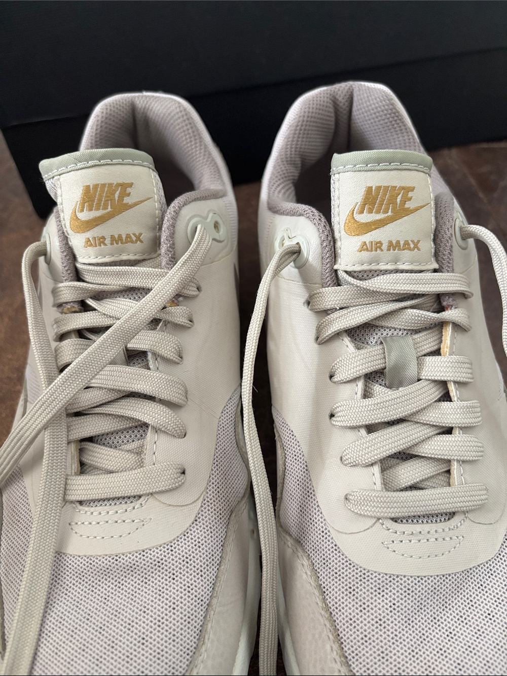 Nike Women’s Air Max 1 in Beige with metallic Logo - Picture 14 of 14